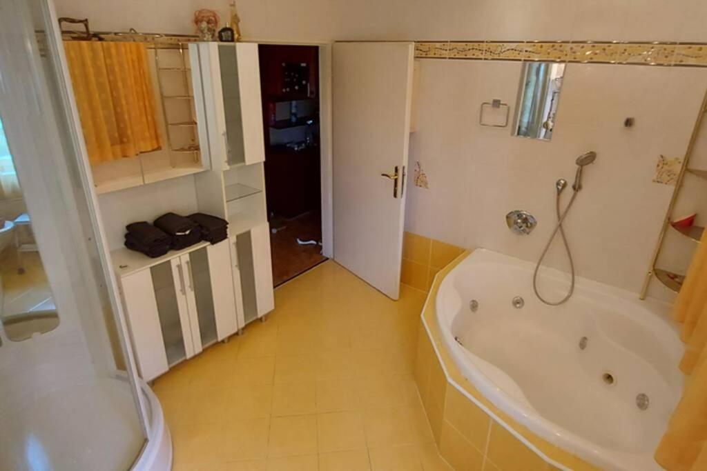Quiet Apartment Close To Town Villach Exteriör bild